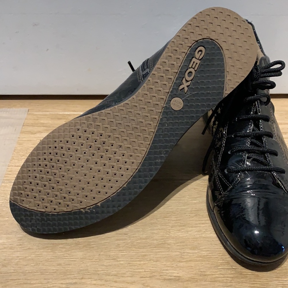 Sneakers - Picture 3 of 7
